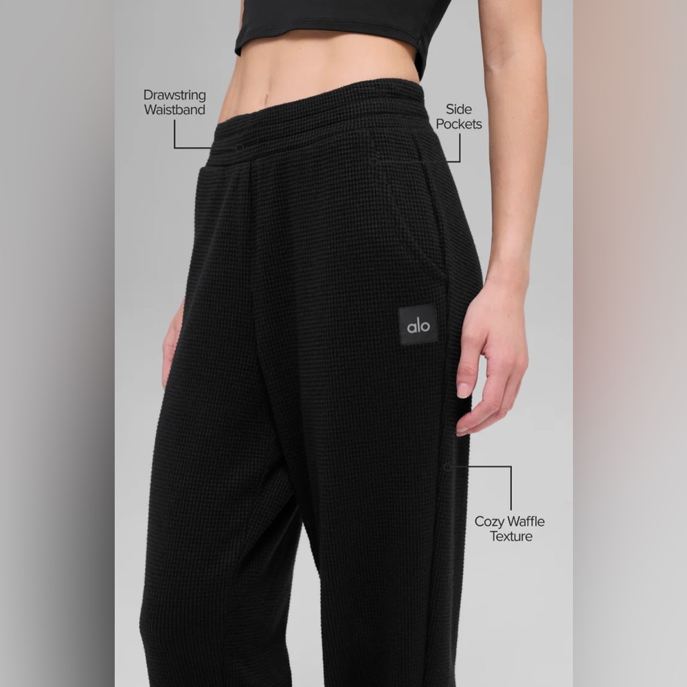 ALO YOGA | ✨NEW✨ Waffle Weekend Escape Jogger in Black - Picture 2 of 6